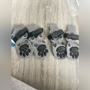 NWT SCENEREAL ANTI-SLIP DOG SOCKS WITH VELCRO 4 PAIRS L/ M